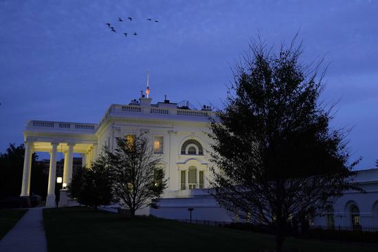  当地时间10月4日晚，白宫。图源：美媒